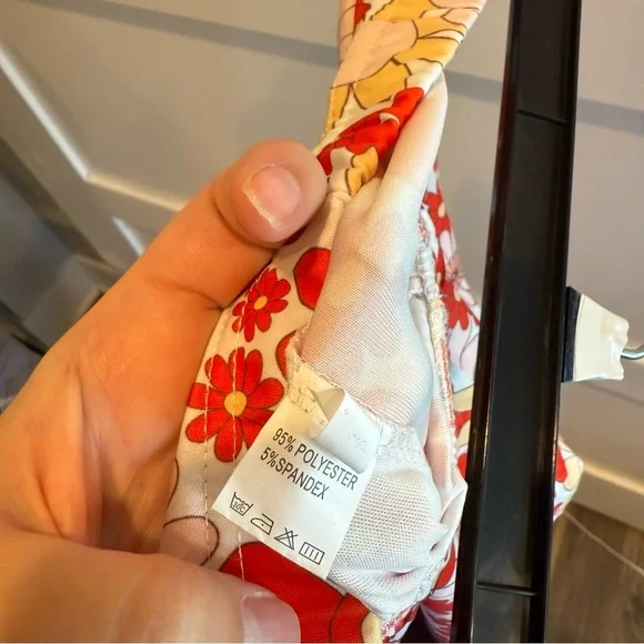 Floral Flare 2XL Pants in Red and White Color - Picture 6 of 6